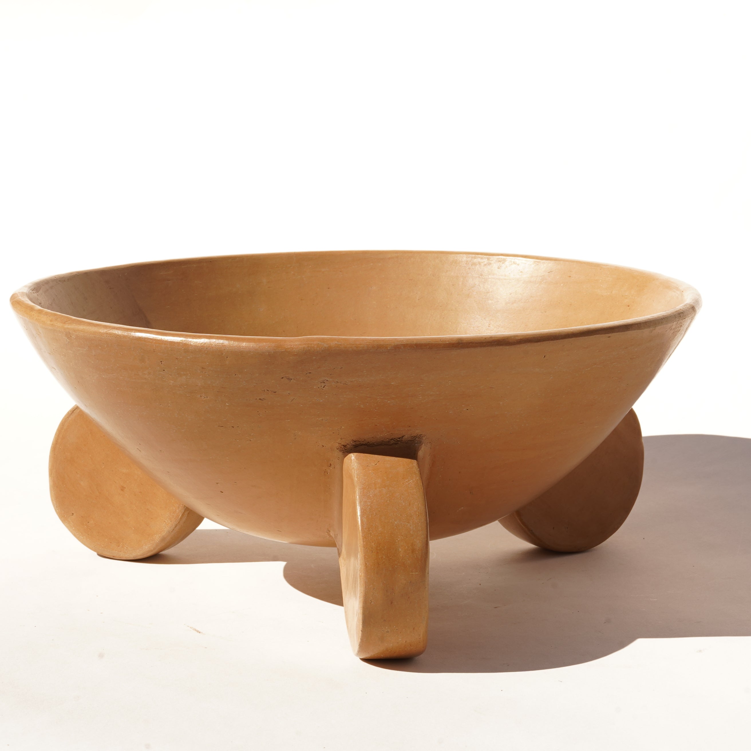 Rounded footed beige bowl